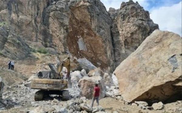دلایل سقوط صخره در قطعه دو آزادراه تهران- شمال