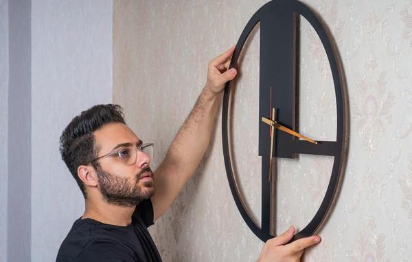 [گالری عکس] ساعت دیواری مینیمال؛ طرحی ساده برای دکوراسیون مدرن