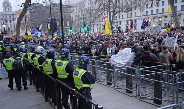پلیس لندن با معترضان به محدودیت های کرونایی درگیر شد